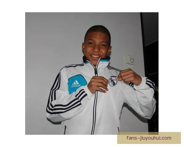 姆巴佩结束七年长跑正式免签加盟皇家马德里开启新篇章